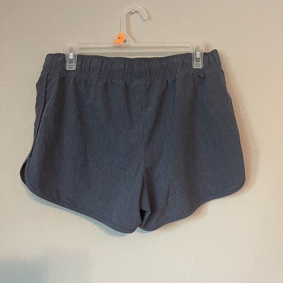 Athletic shorts - Picture 2 of 3